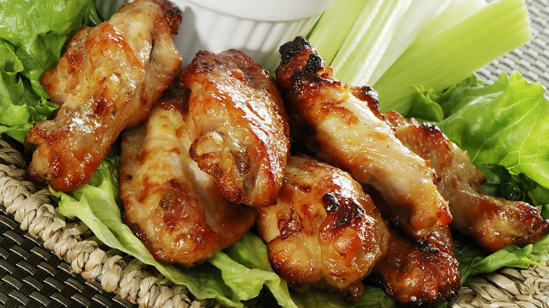 Шашлык из курицы в соевом соусе. Крылышки куриные. крылья куриные. куриные крылья шашлык. шашлык из куриных крылышек.