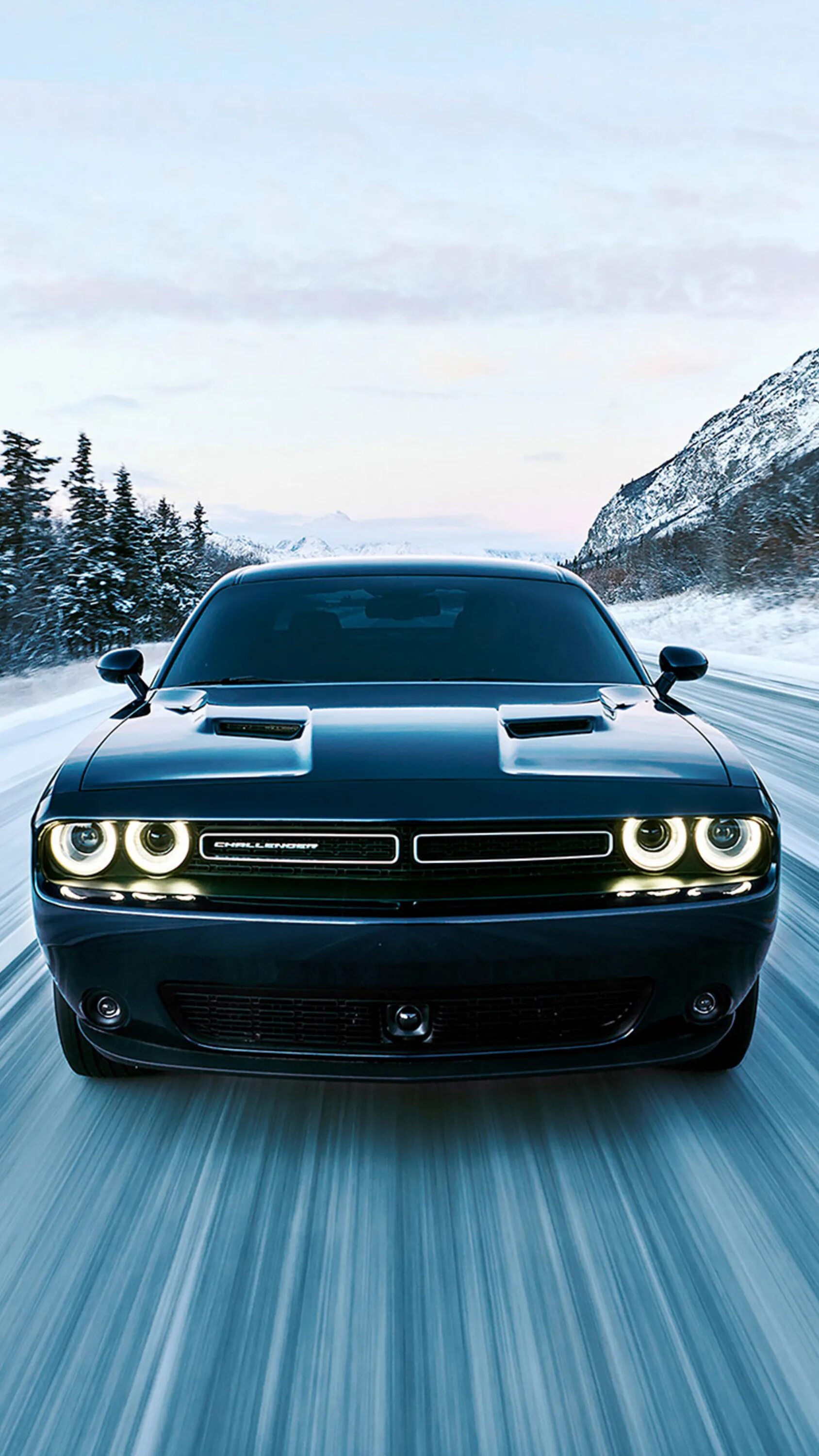 Додж Челленджер. Додж Челленджер 640. Dodge Challenger 2017 gt. Машины на телефон вертикальные