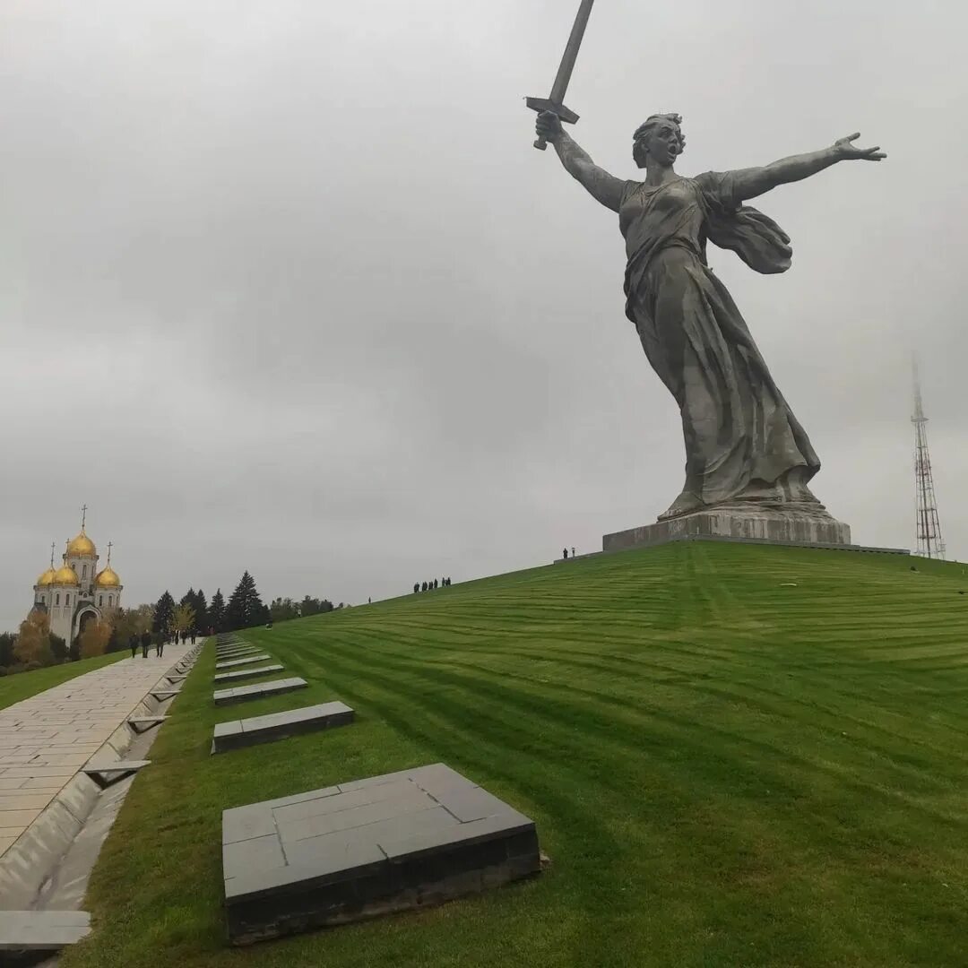 Сталинградская битва (17 июля 1942 года - 2 февраля 1943 года). Битва за мамаев курган. Мамаев курган был местом огэ. Мамаев курган кратко. Мамаев курган был местом огэ.