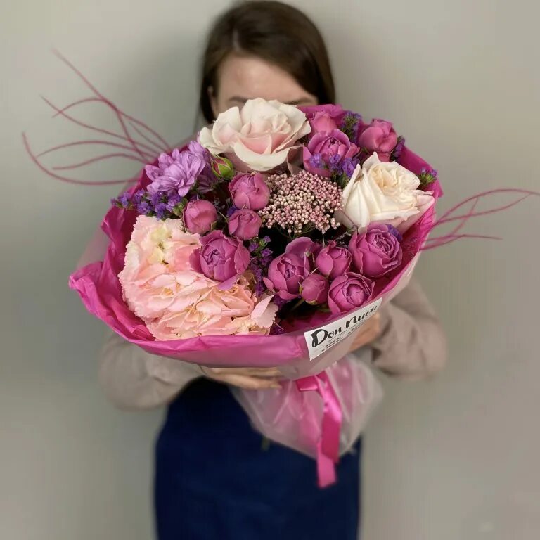 Композиция с белыми розами и эвкалиптом в коробке. Дон пион ростов на дону. Дон пион. Пионы ростов на дону. Дон пион ростов на дону.