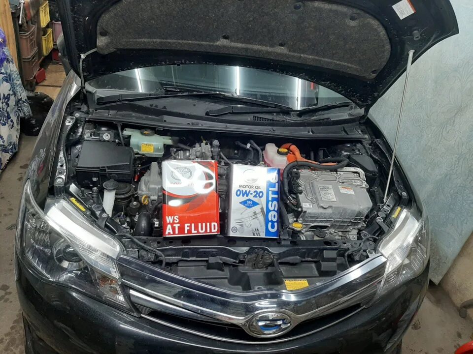 Филдер замена масла. Филдер Тойота гибрид аккумулятор. Toyota Corolla Fielder гибрид аккумулятор. Аккумулятор для Toyota Corolla Fielder Hybrid 15. АКБ Тойота Филдер гибрид.