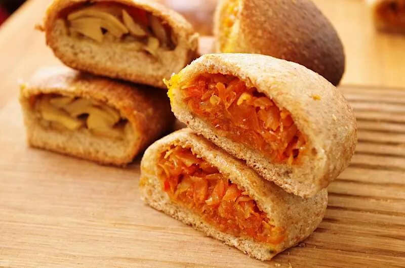 Пироги. Постный пирог духовке. Яблочный пирог на кефире. Пирог постный на минеральной воде. Мясной пирог.