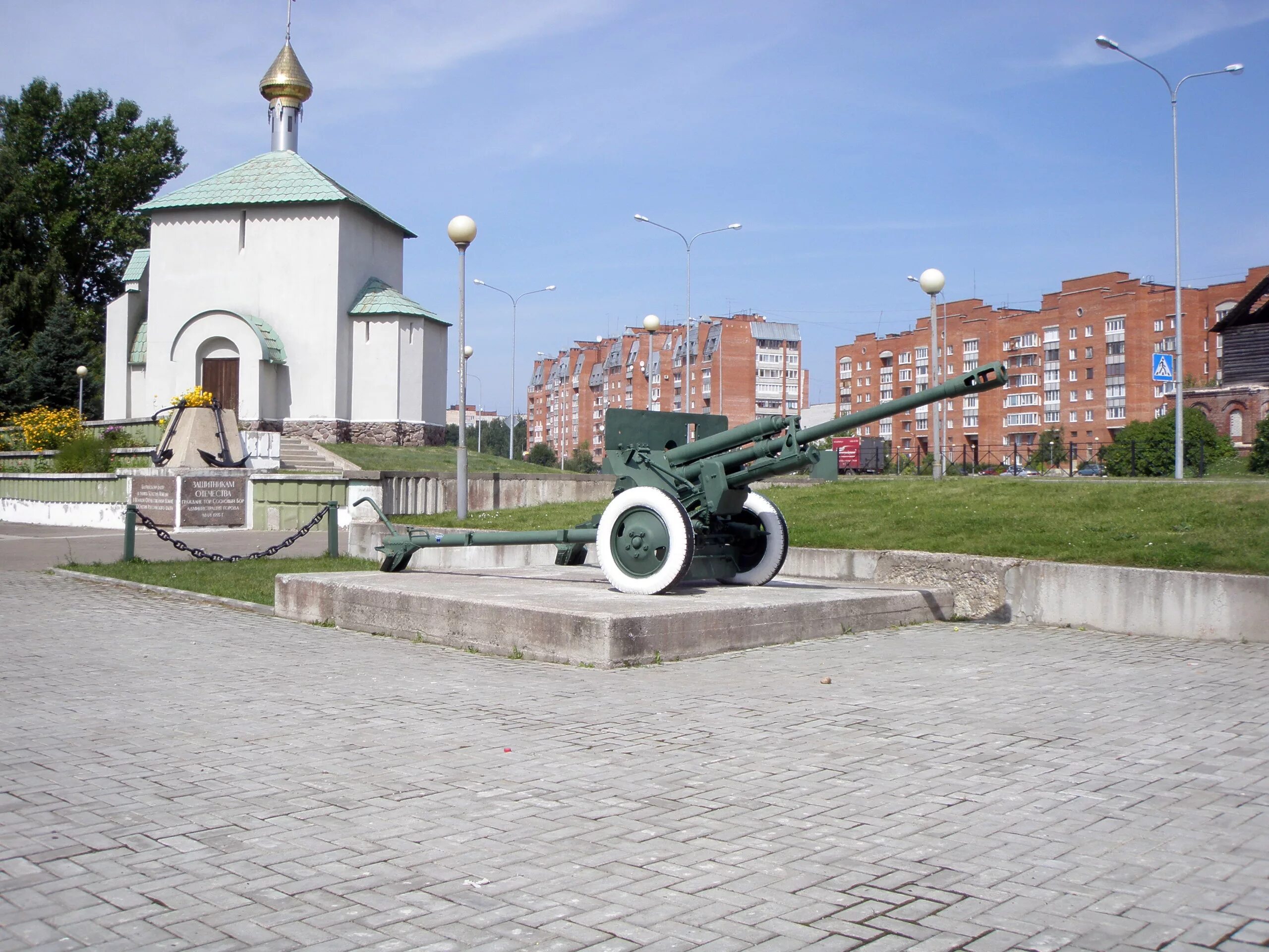 Цветы сосновый бор ленинградская. Мемориальный комплекс защитникам Отечества Сосновый Бор. Памятники в Сосновом Бору Ленинградской области. Сосновый Бор памятники. Сосновый Бор Ленинградская достопримечательности.