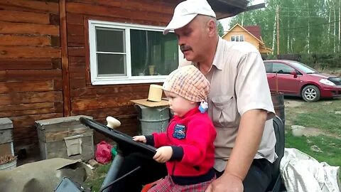 Внучка на даче
