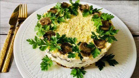 Мужской салат с курицей и грибами