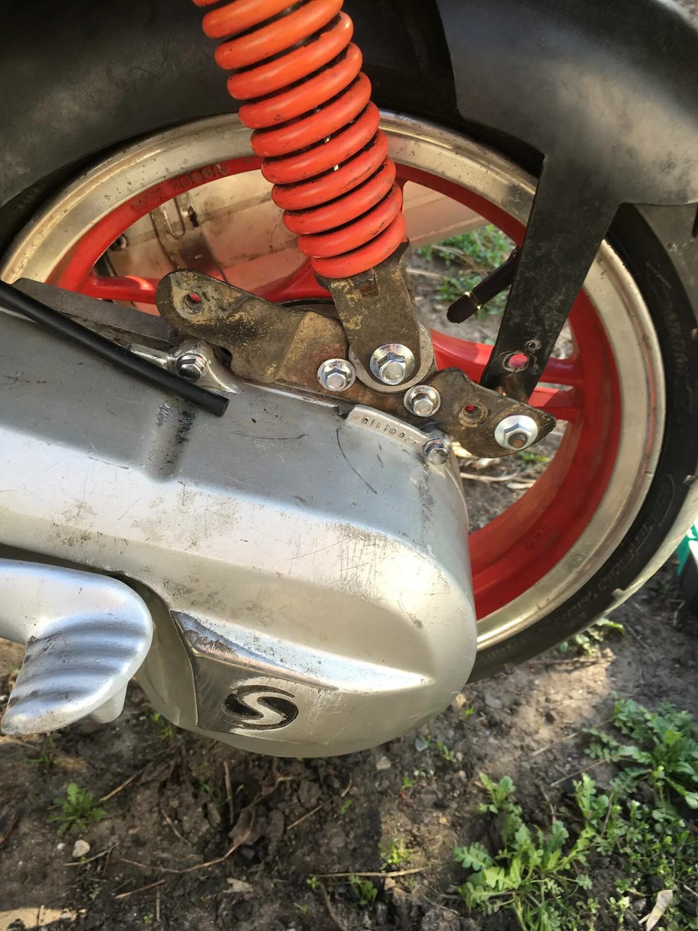 Масло в редуктор скутера 4т 139qmb. Залить масло в редуктор скутера. Залить масло в редуктор скутера. Масло в редуктор скутера yamaha гир. Масло в редуктор скутера 4т торнадо.