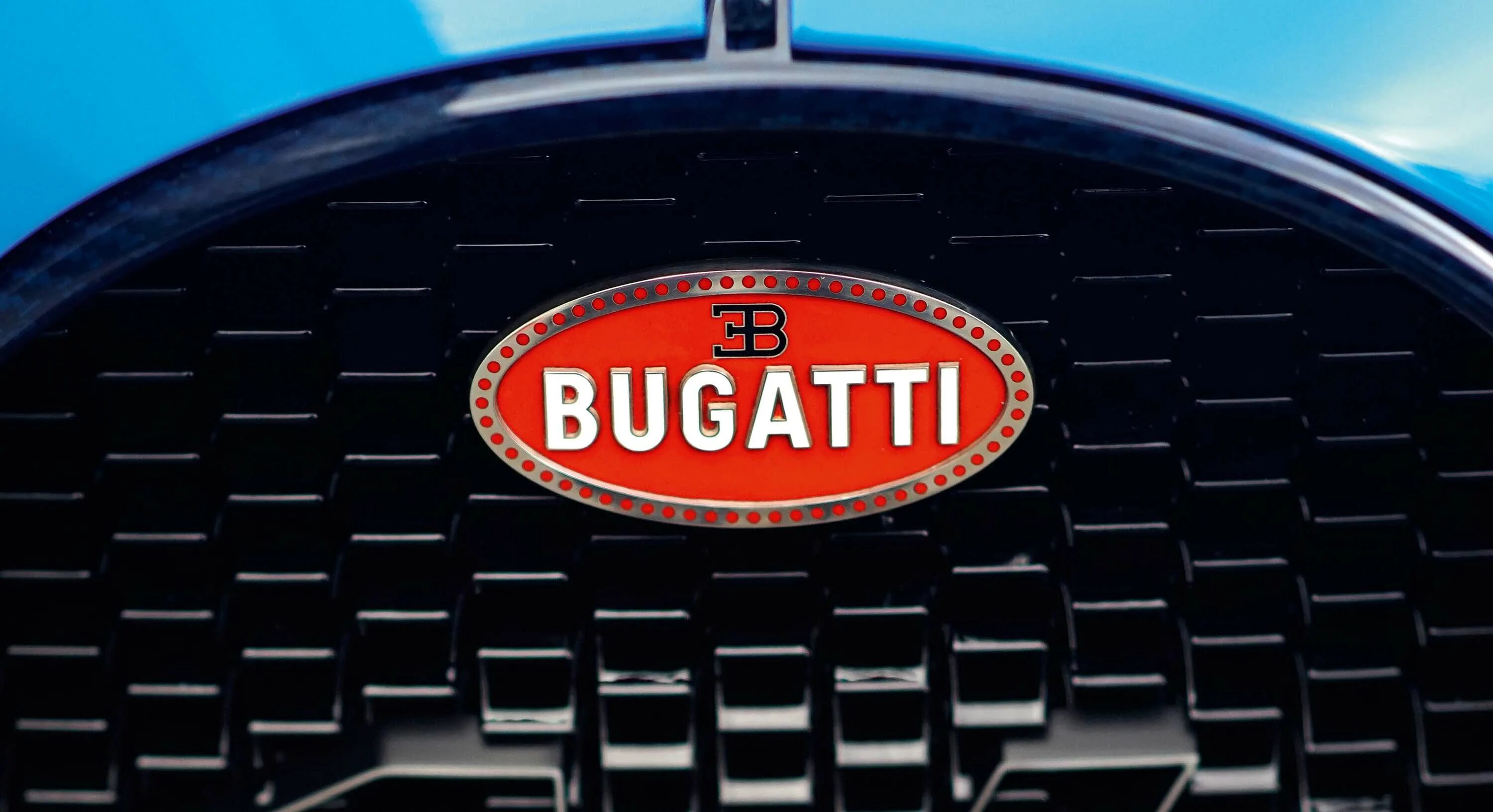 Марка машины Бугатти значок. Знак Бугатти Вейрон. Значок Bugatti Chiron. Bugatti значок на машине. Бренд bugatti