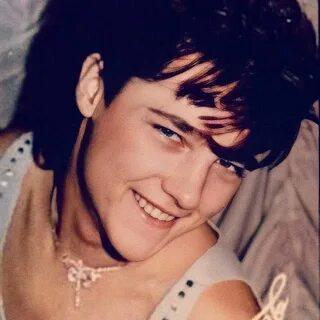 Жігіт қызды мастурбациялайды, ал ол контиликациялайды