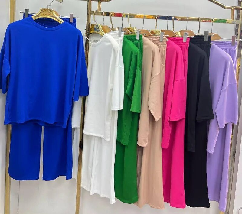 Садовод линии женской одежды. Турецкие костюмы на садоводе. Большой московский рынок одежды. Садовод рынок. Рынок одежды.