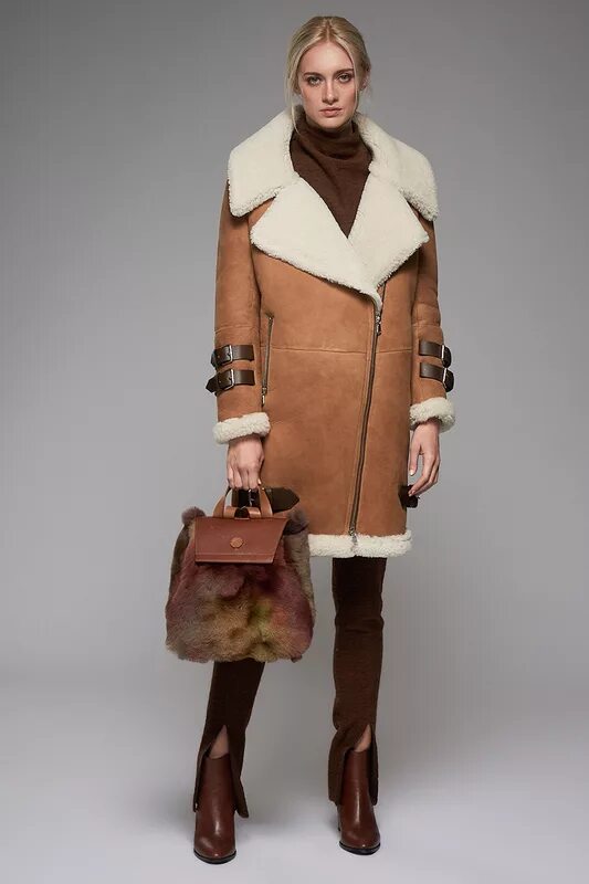 Дубленка авиатор удлиненная. Celine дубленка авиатор. С чем носить коричневую дубленку. Дубленка коричневая женская. С чем носить коричневую дубленку.