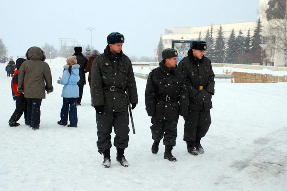 Комендантский новости. Комендантский час в Ижевске. Комендантский час в Удмуртии. Комендантский час для детей Ангарск. Комендантский час картинки.