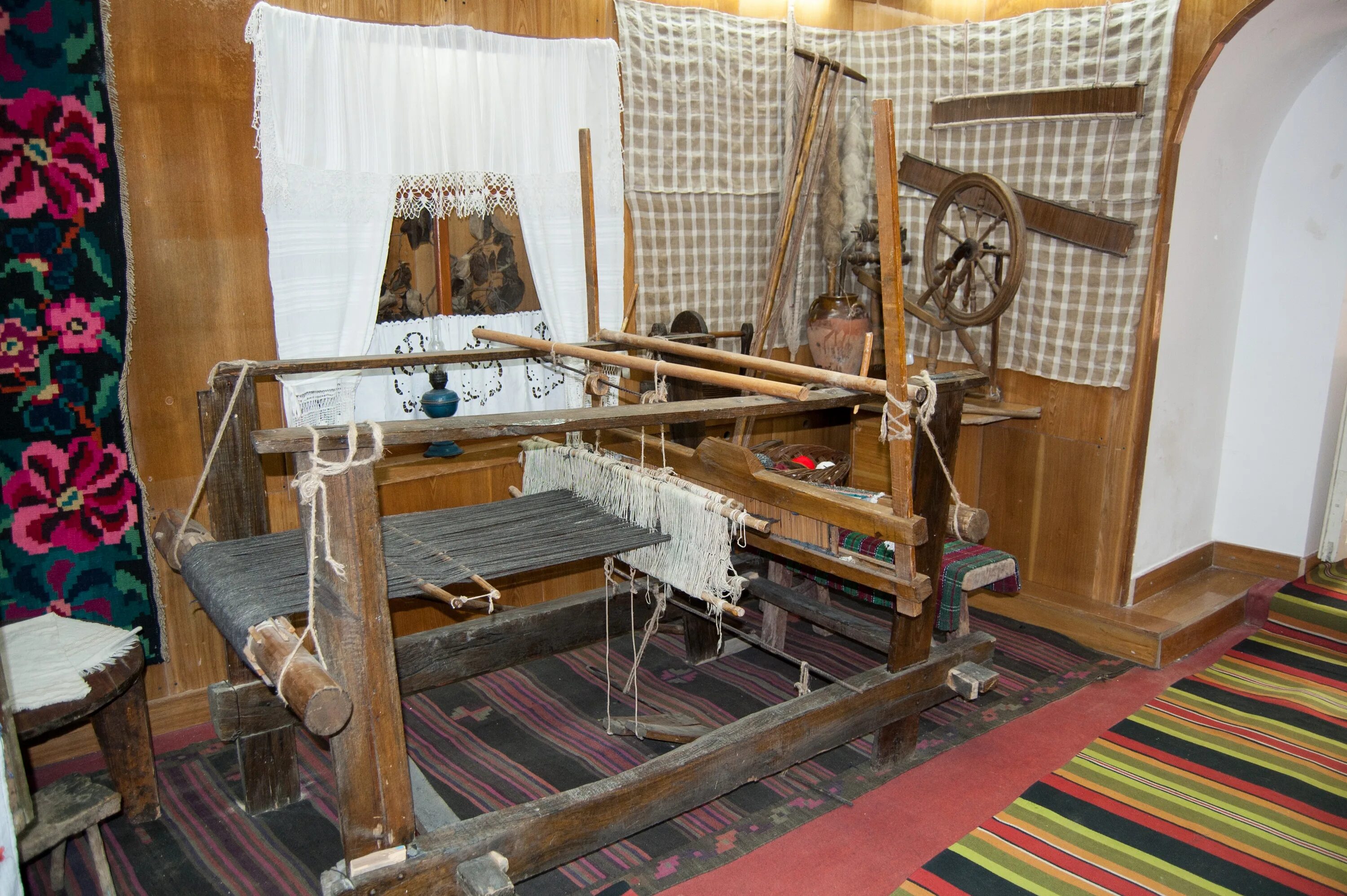 Ткацкий станок п 125. Саори ткачество. Ткацкий станок мт-2м. Как называется ткацкое. Художественное ткачество.