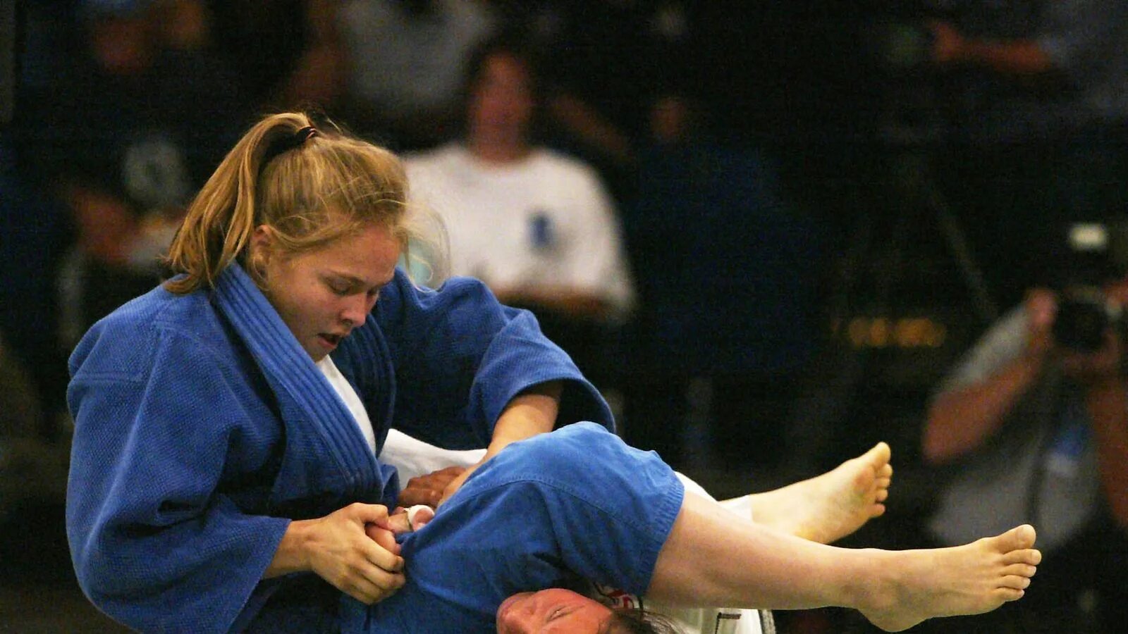 Чем отличается дзюдо от борьбы. Ronda rousey judo. ronda rousey дзюдо. дзюдоистка ронда роузи. ронда роузи на олимпиаде по дзюдо.