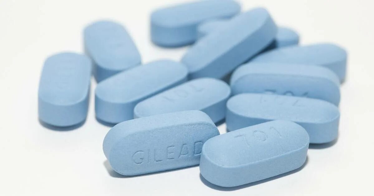 Синие таблетки обезболивающие. Голубые таблетки 123 тенофовир. Тенофовир голубая таблетка. H 123 таблетки синие. Голубые продолговатые таблетки.