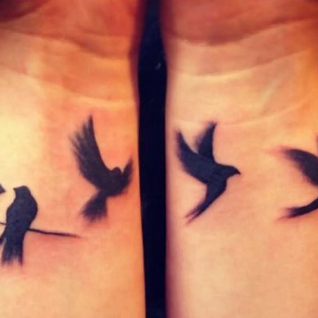 мини татуировки для девушек. парные тату для влюбленных. парное тату птицы. тату на запястье forever. парное тату.