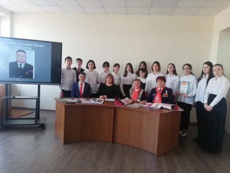 Лицей номер 2 нальчик. Второй лицей города нальчик. Лицей 2 нальчик шогенцукова. 2 школа нальчик. Лицей 2 нальчик шогенцукова.