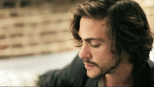 Candlelight jack savoretti piano. Jack savoretti 2022. Jack savoretti whiskey tango. Джек саворетти клипы. Джек саворетти клипы.