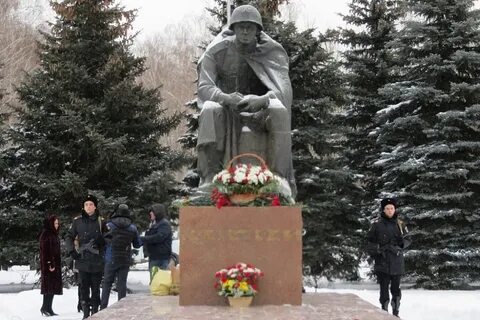 Памятник в октябрьском