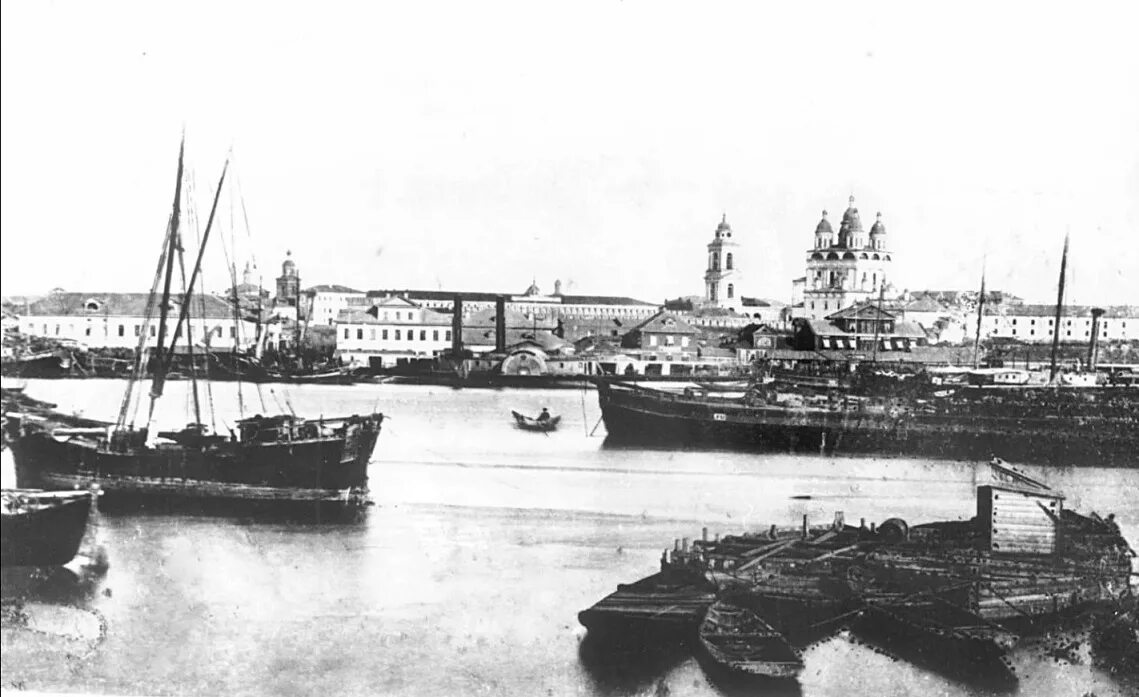 Астрахань раньше была. Астрахань 19 век. астрахань 20 век. астрахань порт 19 век. река волга астрахань 19 века.