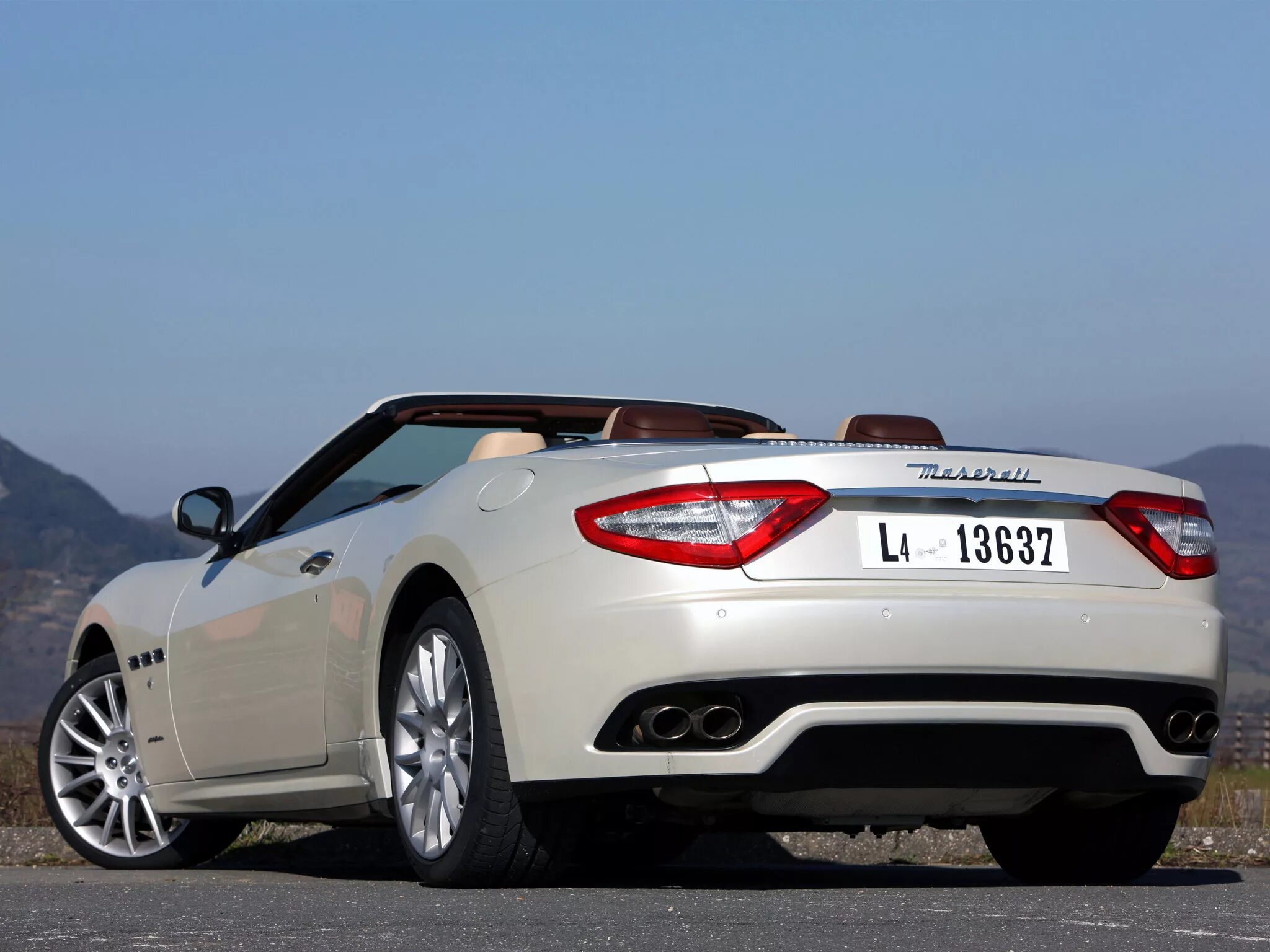 A6 машина. Мазерати GRANCABRIO. Maserati GRANCABRIO 2010. Мазерати купе кабриолет 2022. Maserati GRANCABRIO Sport 2016.