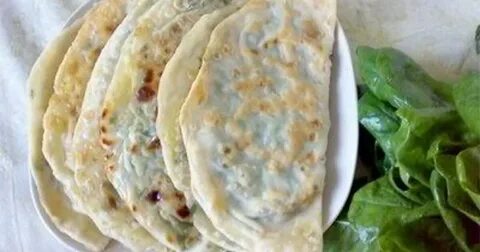 Кутабы с творогом и зеленью на сковороде