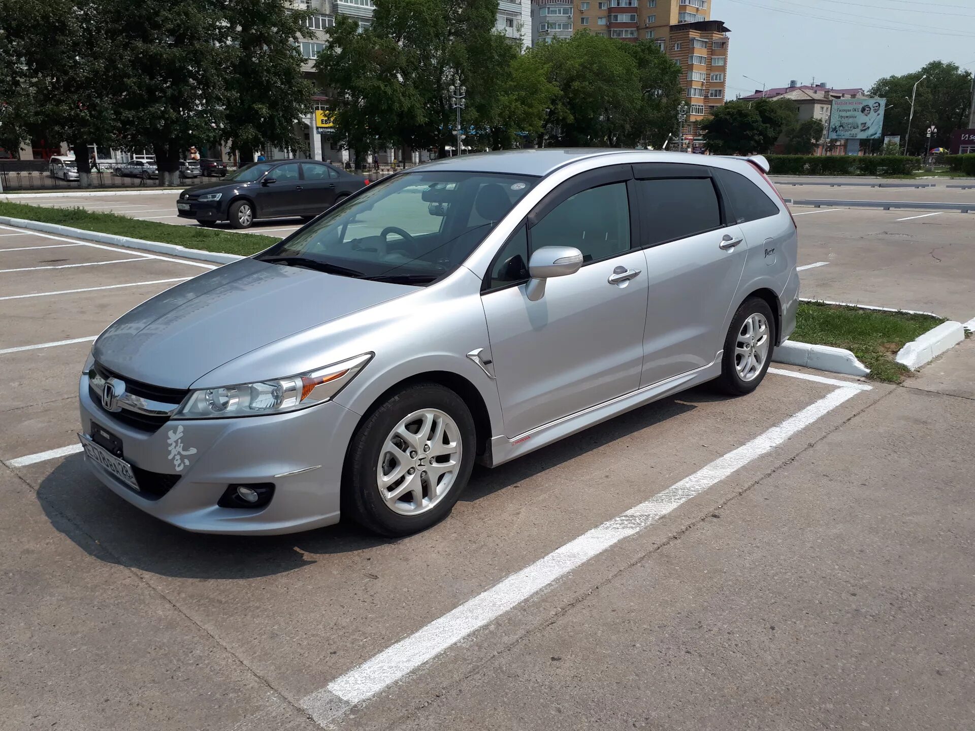 Хонда стрим 2007. Honda stream 2009. Хонда стрим 2007. Honda stream 2010 год. Honda stream 2010 белая.
