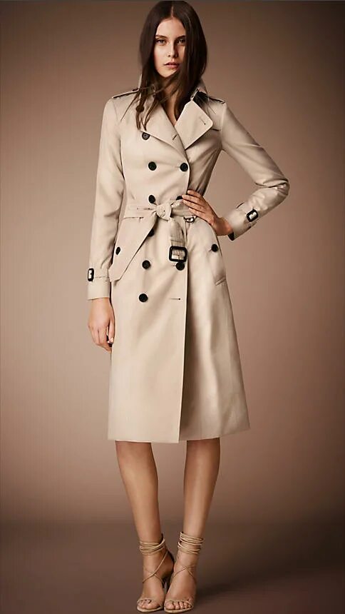 Классический плащ купить. Тренч Бёрбери. Тренч Burberry женский классика. Burberry Trench Coat. Пальто тренч Burberry.