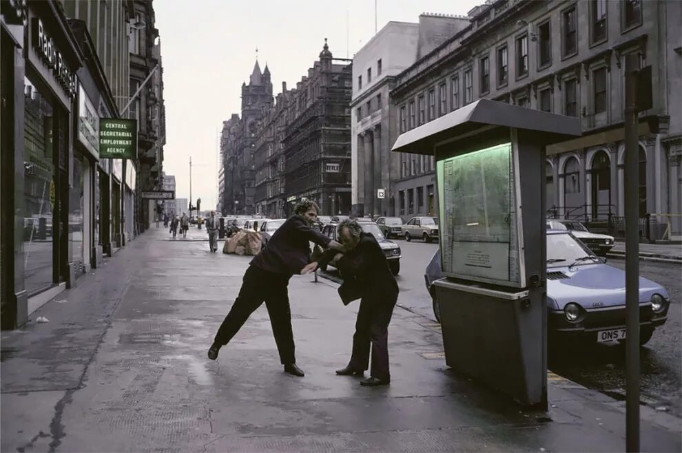 Europe группа 1986 альбом. Франция в 50е 80е. Европа в 80 90 годах. Raymond depardon glasgow. Europe band 1983.