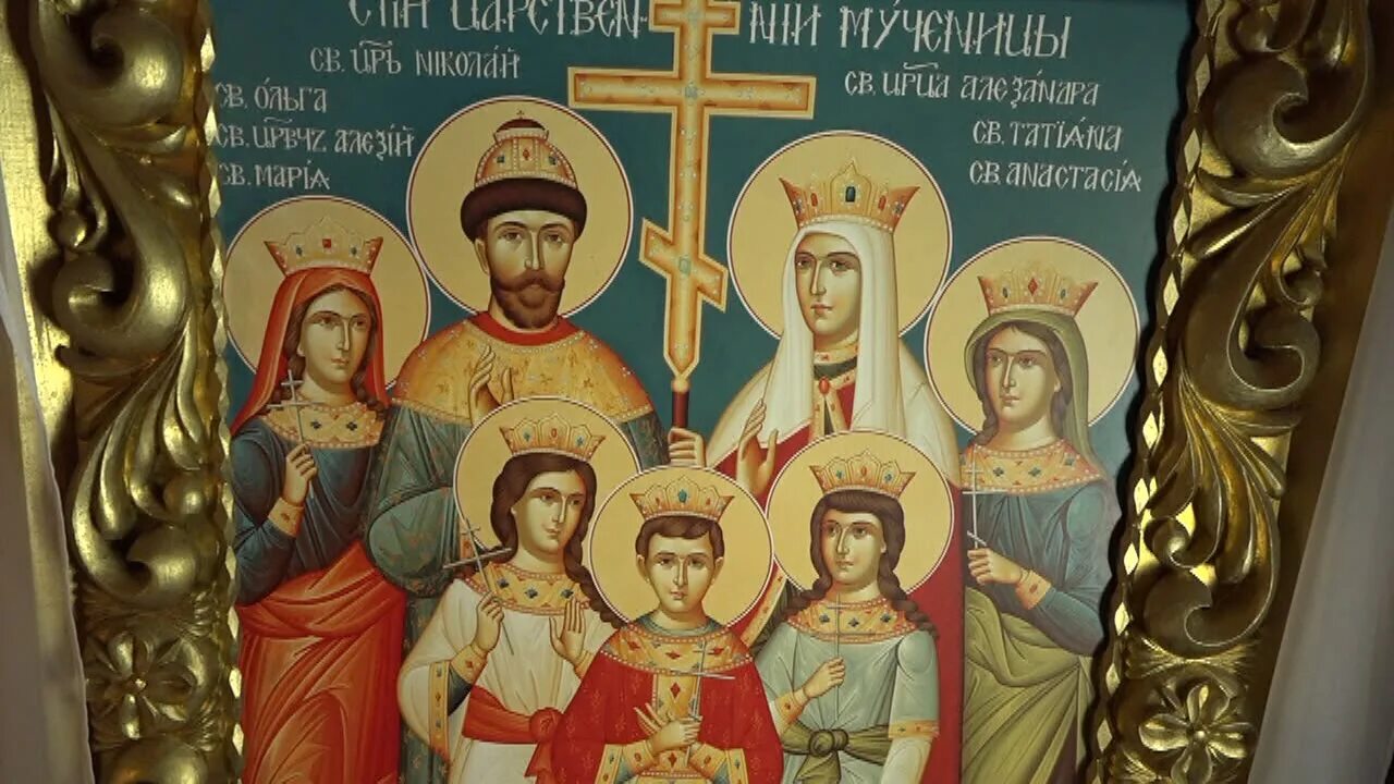 Царственные страстотерпцы храм в измайлово. Икона царственных страстотерпцев. икона святых царственных мучеников. царственных страстотерпцев саров. храм царственных страстотерпцев роспись.