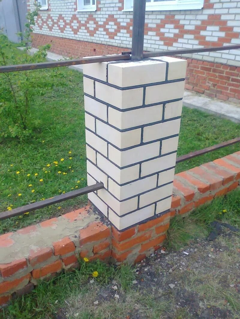 Облицовка столбов кирпичом