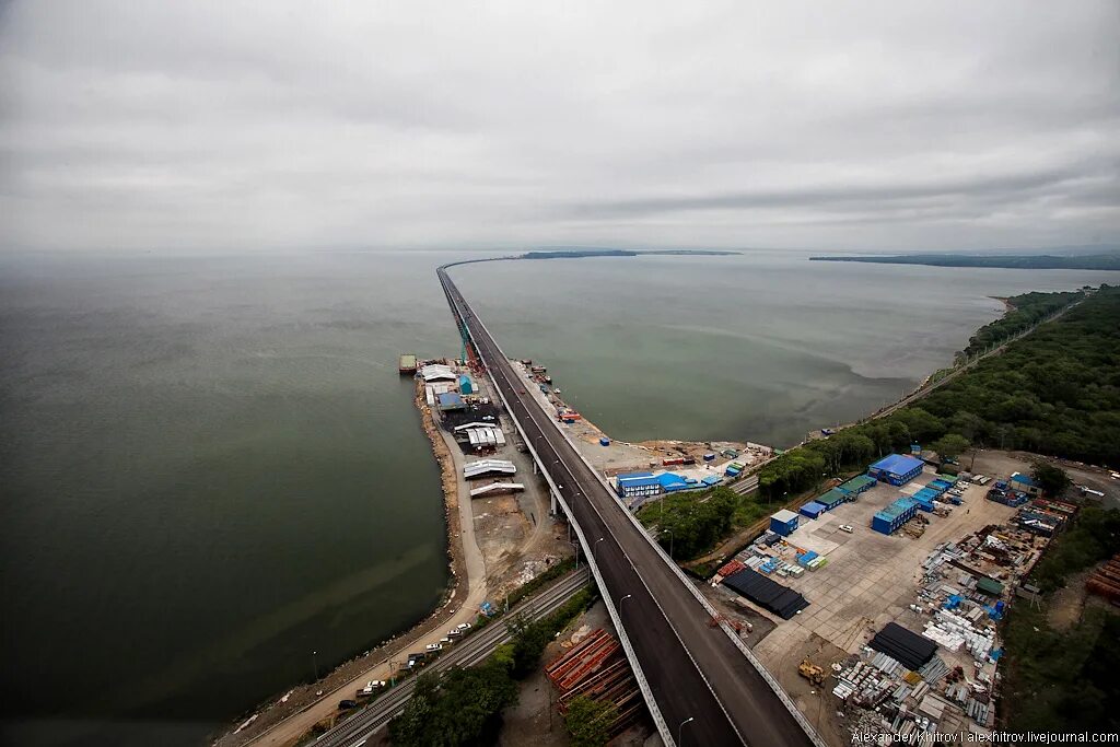 Де фриз приморский край. Низководный мост Владивосток. Мост Седанка де фриз. Бухта Седанка Владивосток. Владивосток Седанка с высоты птичьего полета.