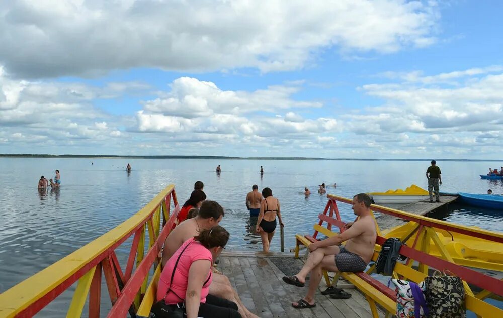 Курган озеро медвежье. Курорт озеро Медвежье Курганская. Курорт озеро Медвежье Курганская область. Санаторий озеро Медвежье Курганская. Солёное озеро в Курганской области Медвежье.