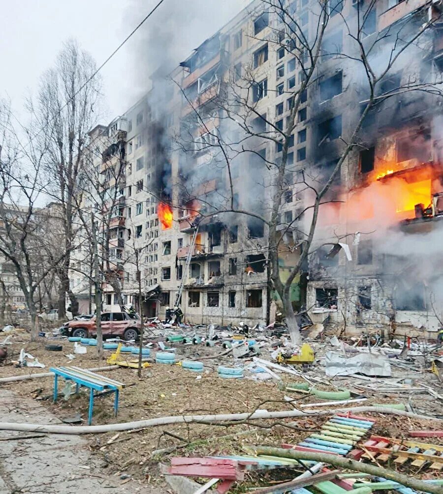 Чернигов разрушения. Бомбежки городов украины. Бомбежки городов украины. Харьков после обстрела 2022. Руины харькова 2022.