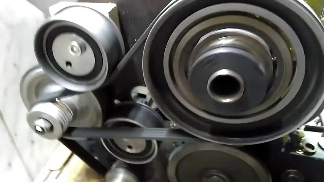 С помощью 2 шкивов