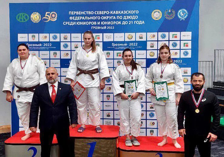 Скфо дзюдо. Дзюдо. Спортсмен с кубком. Турниры по дзюдо в скфо. Дзюдоист.