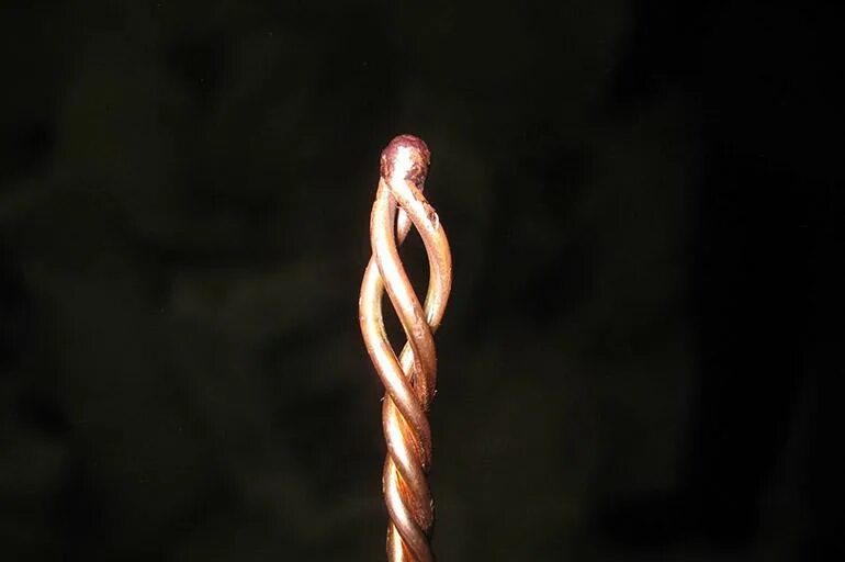 Сварка медных скруток. Сварка медных скруток. Соединение медных проводов сваркой. Сварка толстых медных проводов угольным электродом 2мм. Скрутка проводов сечением 10мм.