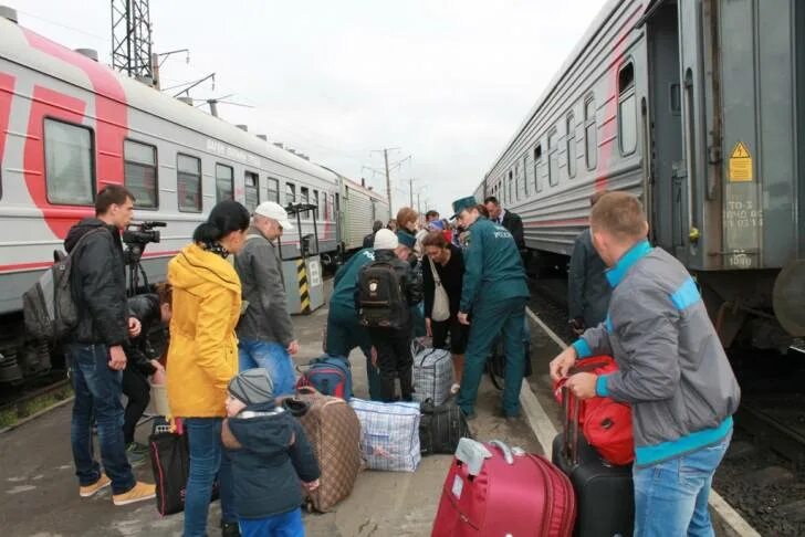 Украинские беженцы в Воркуте. Переселенец. Вынужденными переселенцами. Посадка вынужденных переселенцев в вагоны.