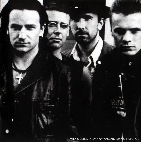 Группа u2. U2 band. U2 вокалист. Рок группа u2. U2 cd.