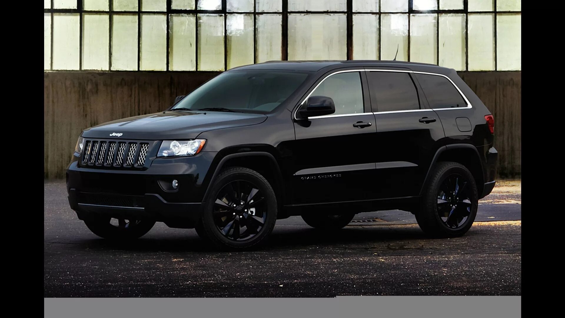 Машина джип черная. Jeep Grand Cherokee 2012. Jeep Grand Cherokee wk2 2012. Jeep Grand Cherokee 2012 черный. Черный Jeep Гранд Чероки 2012.