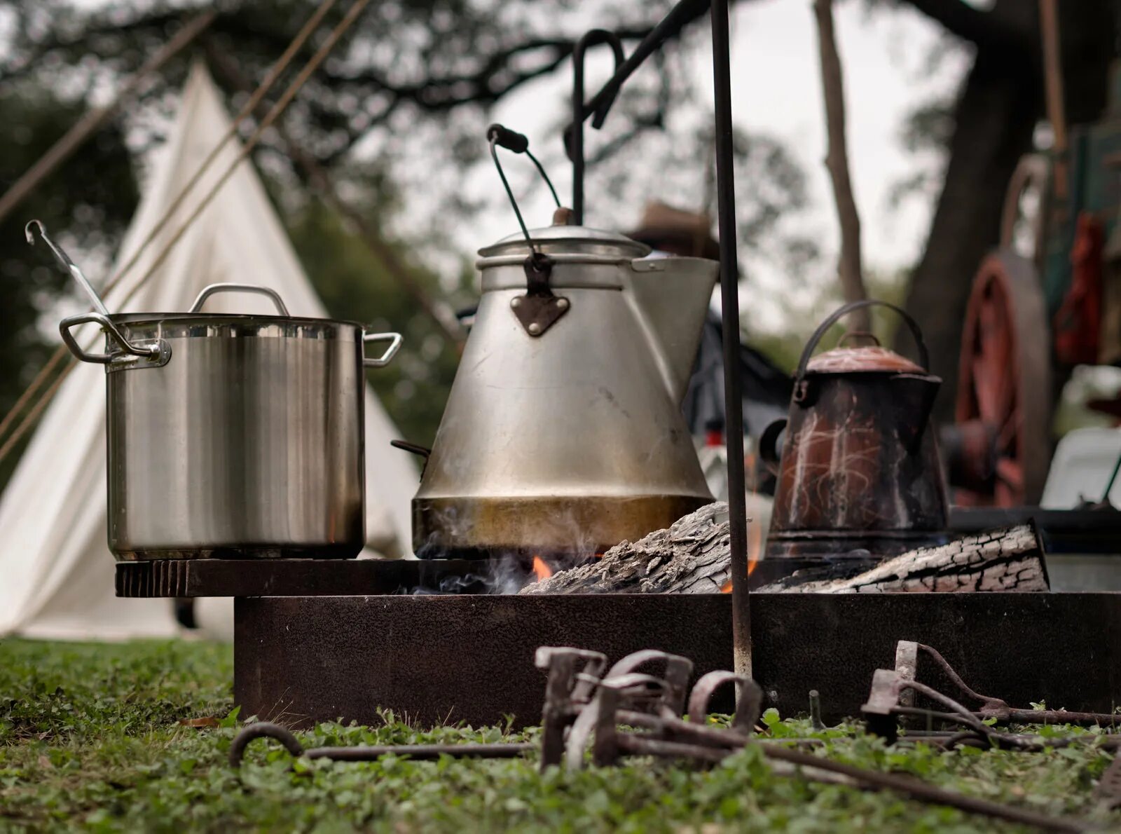Еда на костре. Camping and cooking. Camping and cooking. Готовка на природе. Camping and cooking.