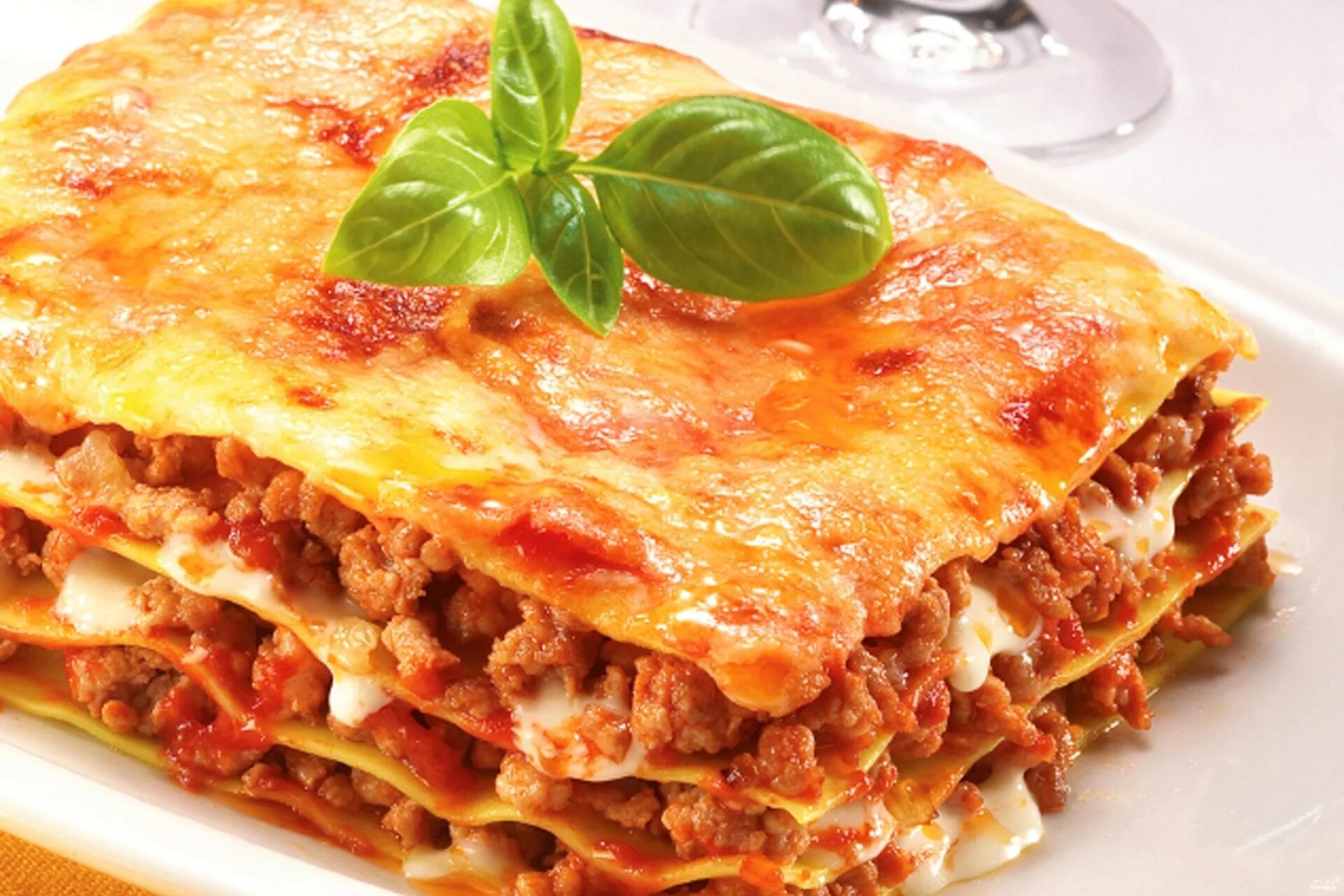 Лазанья (Lasagna) Италии. Национальное блюдо Италии лазанья. Мясная лазанья с соусом бешамель. Лазанья неаполитано.