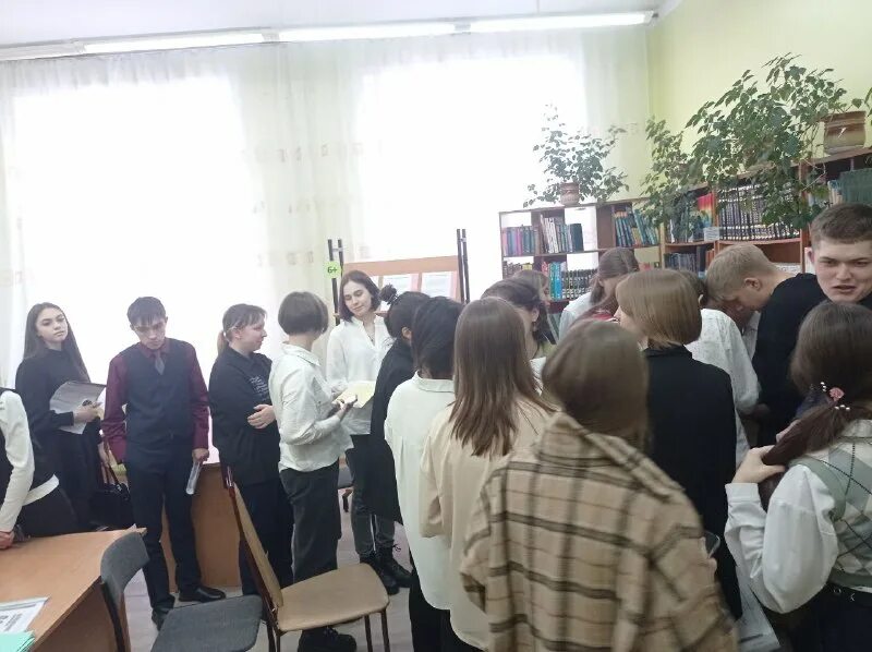 Классныймруководитель. Школа 26 иркутск учителя. Учителя очередь. Учителя солнечной школы сургутского района. Учителя 26 школы.