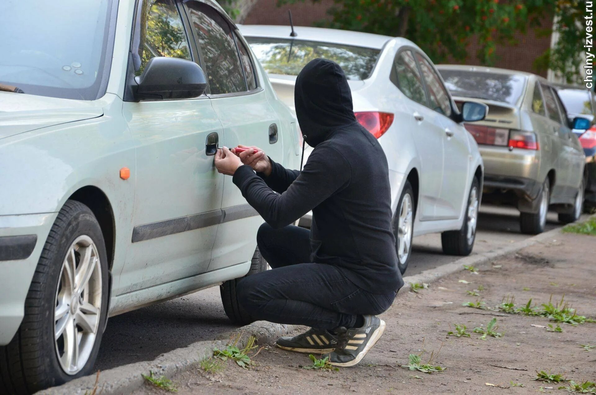 В магазин пришла машина. Угон автомобиля. Угнал машину. Угонщик авто. Кража авто.