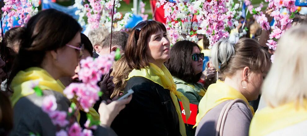 Первое мая цветы. Первомайские праздники. Демонстрация цветы. Цветы для демонстрации 1 мая. Фестиваль 1 мая