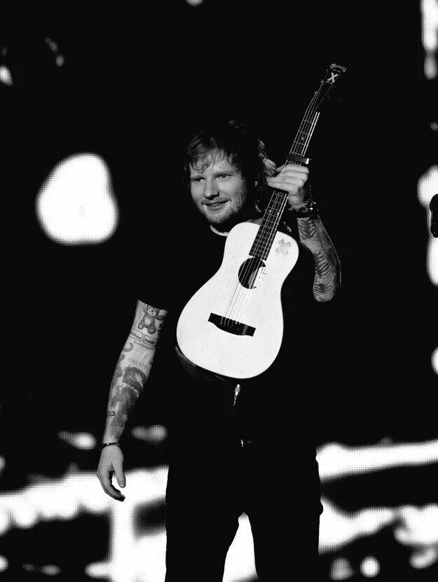 Эд ширан на гитаре. Ed sheeran 2025. эд ширан 2025. эд ширан с гитарой. ed sheeran photograph.