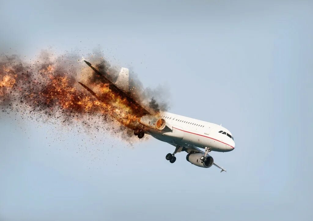 Боинг-777" авифкатастрофа. Падающий горящий самолет. Самолет падает в воздухе.