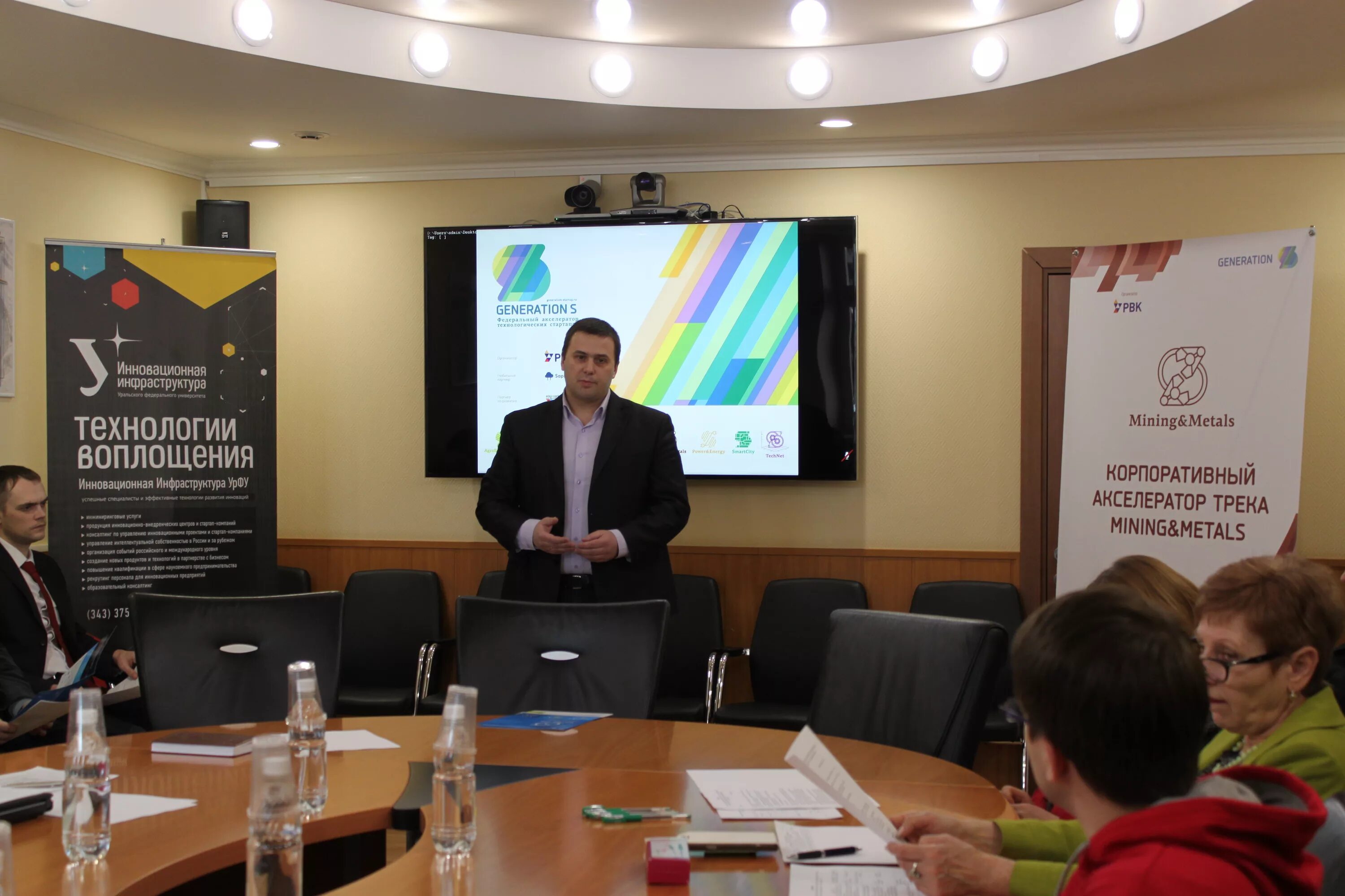 Ту 154 алроса ижма. Алроса авиа самолет. Алроса новосибирск. Якутия и алроса авиакомпания. Последний полет ту 154 алроса в новосибирск.