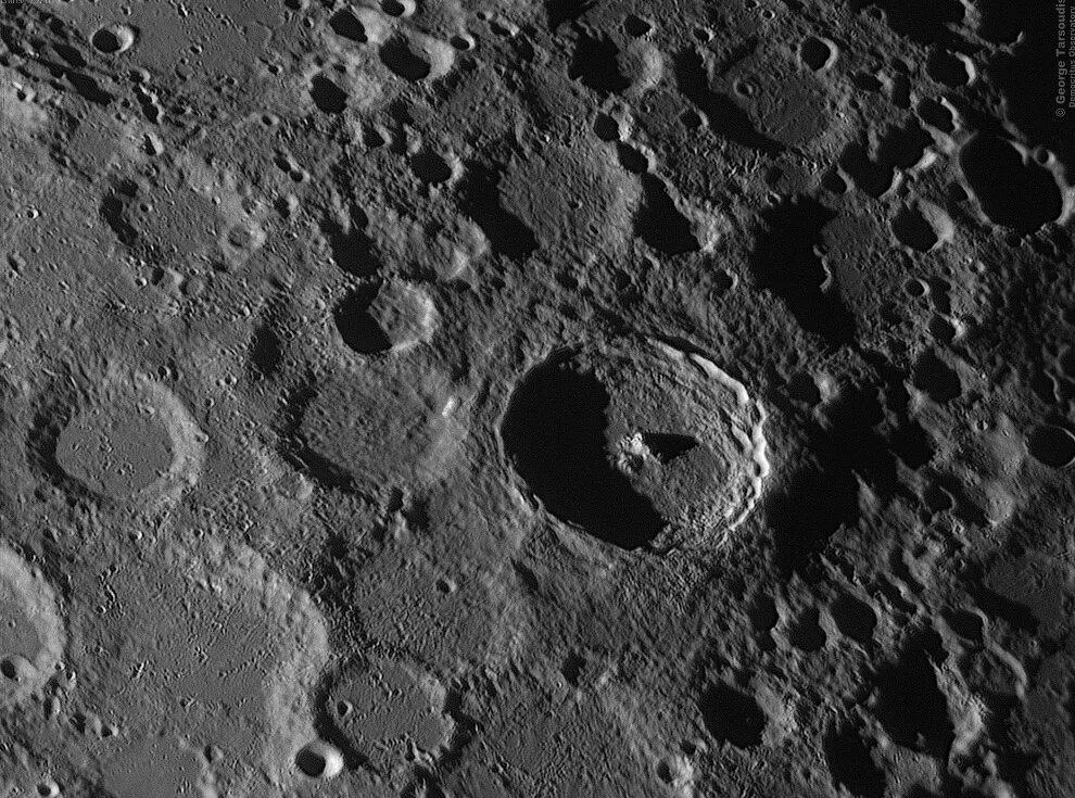 Кратеры на Луне. Кратер Лунная поверхность Луны. Кратер Байи на Луне. Мольтке (лунный кратер). Луна поверхность кратеры