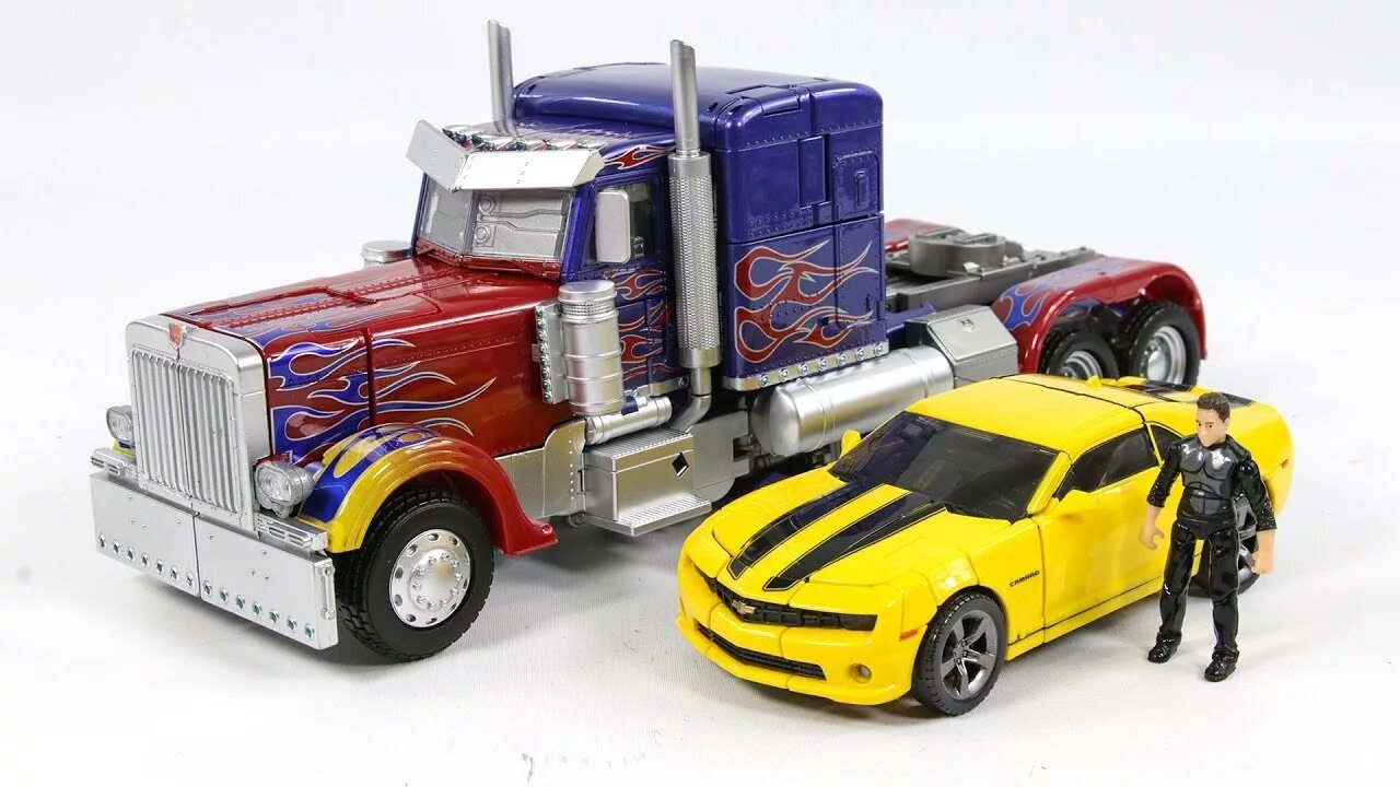 Про машинки трансформеры. Оптимус Прайм грузовик игрушка. Bumblebee movie Optimus Prime Toy. Transformers Sam Witwicky. Оптимус Прайм грузовик Бамблби игрушка.