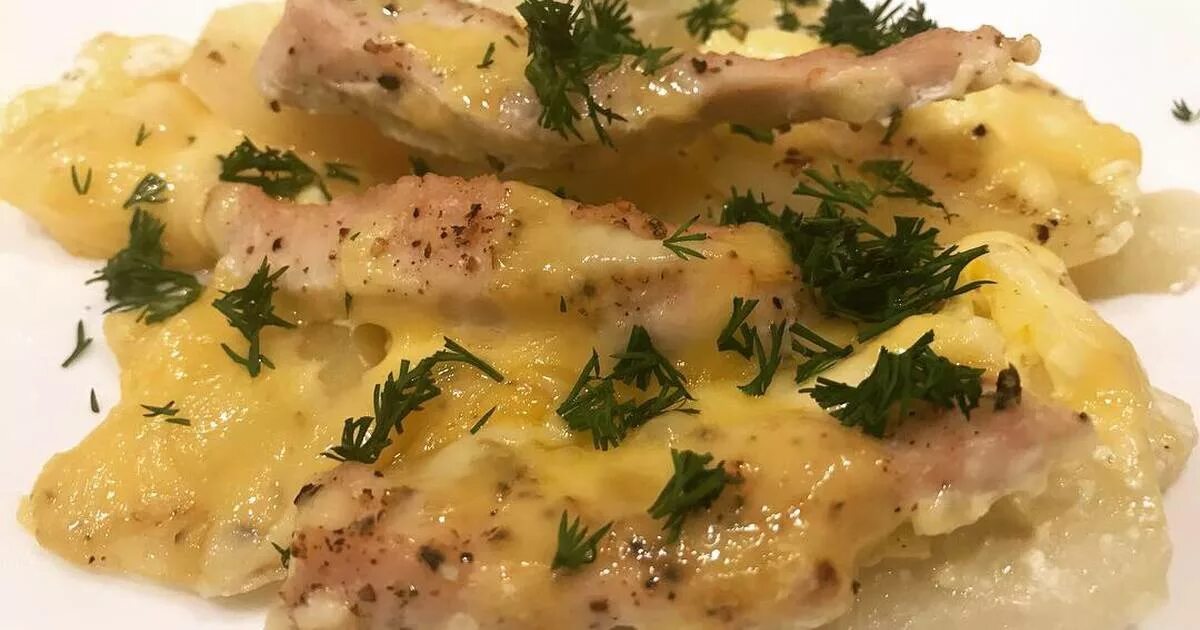 Куриное филе с картошкой рецепты. Куриная грудка с картошкой. грудка с картошкой в духовке. куриное филе с картошкой в духовке. картошка с филе курицы в духовке.